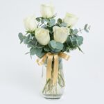 Vazoda 5 adet Beyaz Gül